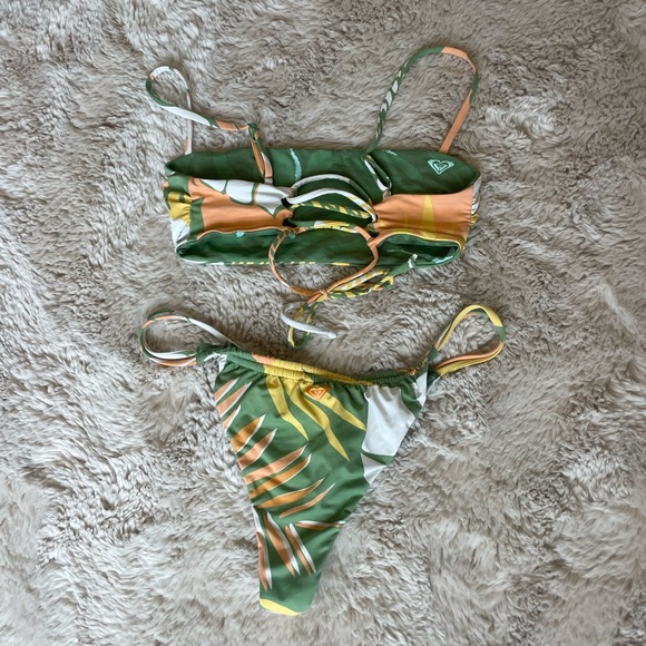 reversible Roxy bikini - Picture 2 of 4